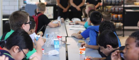 kids eating free meals